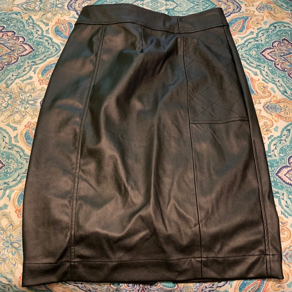 Shoe dazzle medium black pencil shirt